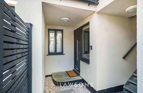 Windsor City Centre Apartment | Cosy Living by Lawsons