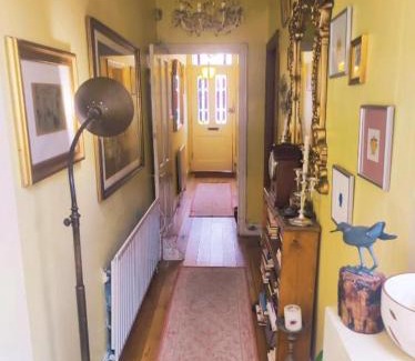 Collier's Wood House | Cosy London double room near Wimbledon