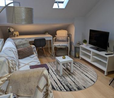 Addison Apartment | Cosy Modern One Bedroom in Hammersmith