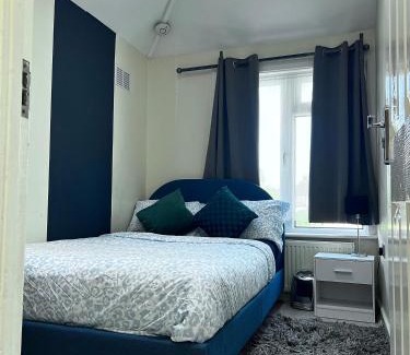 The Wrythe Apartment | Cosy private flat in London, Free Parking on premise