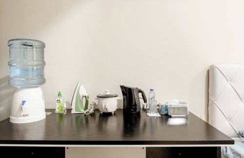 Ras Al Khor Industrial Area Apartment | Cosy Room for Students as 5 min from Univ or 15min for Para skydiving Jumpers