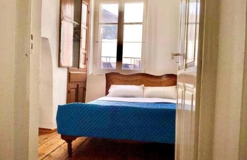 Aperathos House | Cosy Rooms in Traditional Cycladic House
