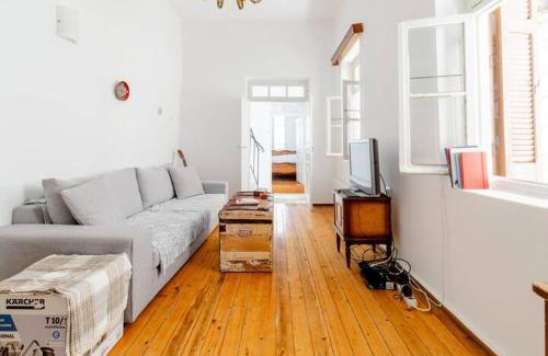 Aperathos House | Cosy Rooms in Traditional Cycladic House