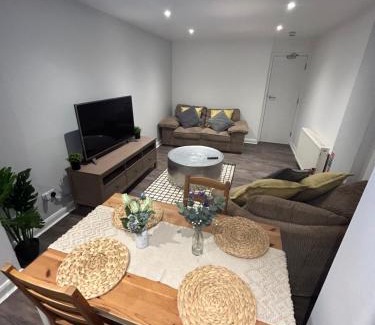 Crawley House | Cosy rooms near Gatwick Airport