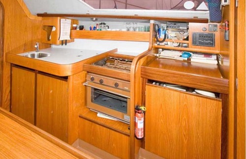 Sandwich Boat Rental | Cosy Sailing Boat Glamping Accommodation on the River in Sandwich