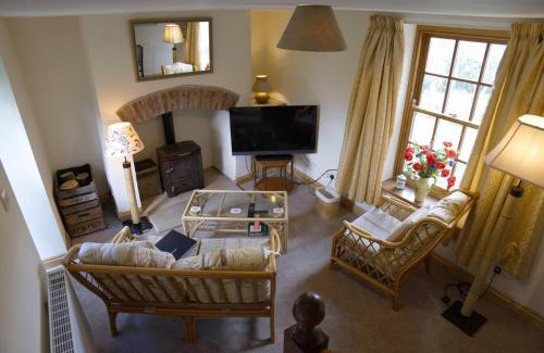 Crawcrook House | Cosy secret cottage in a beautiful walled garden