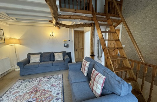 Wormhill Apartment | Cosy self catering apartment in large Victorian Residence