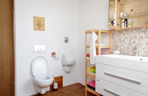 Zirovnica Apartment | Cosy & Spacious Apt. Benč
