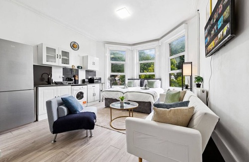 Fortune Green Apartment | Cosy & Spacious Flat - Moments To City - Station