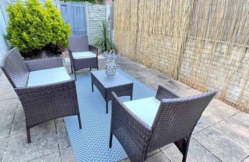 Portsmouth House | Cosy St Marys Rd home with FREE PARKING