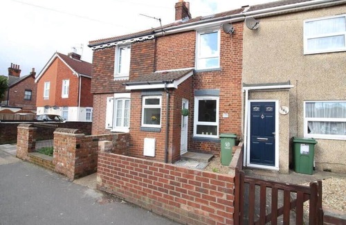 Portsmouth House | Cosy St Marys Rd home with FREE PARKING