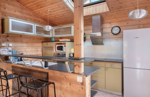 Sarzeau Ski Chalet | Cosy stay, wooden house for 8