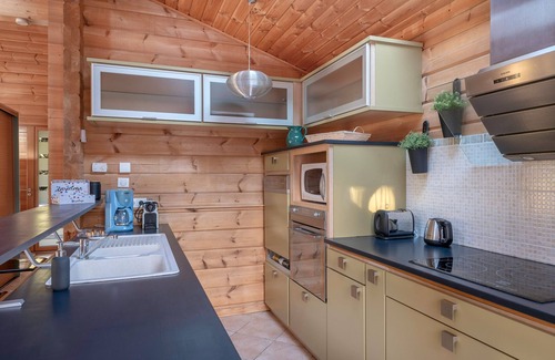 Sarzeau Ski Chalet | Cosy stay, wooden house for 8