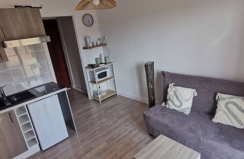 Vallauris Apartment | Cosy studio near the Gulf of Juan sea.