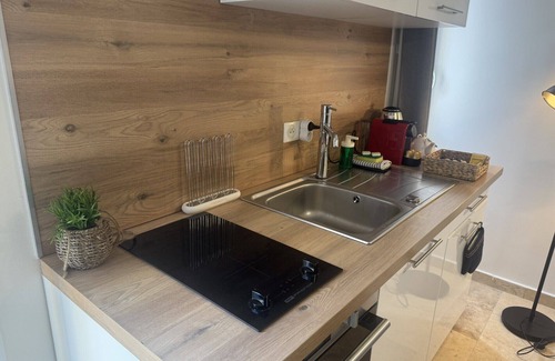 Les Baumettes Apartment | Cosy studio, terrace, near the sea and tramway