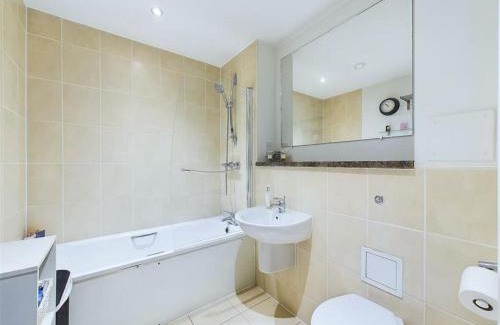 Sheffield Apartment | Cosy studio with balcony views