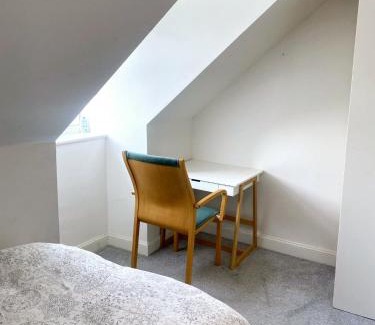 Dartford House | Cosy stylish Double bedroom in central Dartford