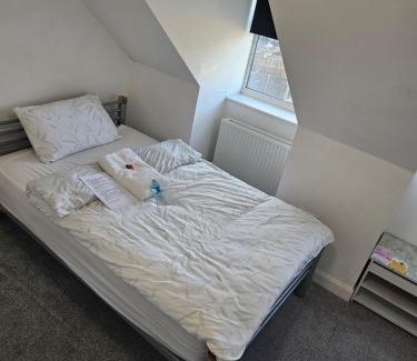 Dartford House | Cosy stylish Double bedroom in central Dartford
