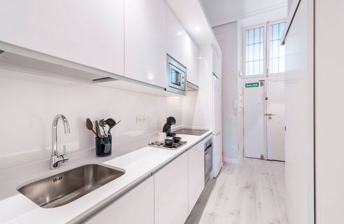 Sol Apartment | Cosy Suite in Plaza Mayor, Best for Couples. Plaza Mayor III