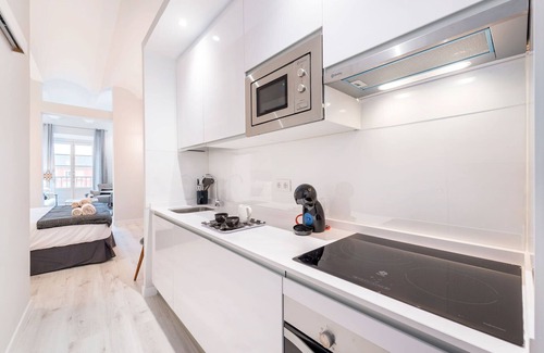 Sol Apartment | Cosy Suite in Plaza Mayor, Best for Couples. Plaza Mayor III