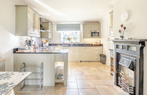 Hayling Island Cottage | Cosy three-bedroom holiday home on Hayling Island.