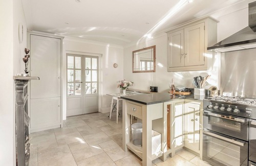 Hayling Island Cottage | Cosy three-bedroom holiday home on Hayling Island.