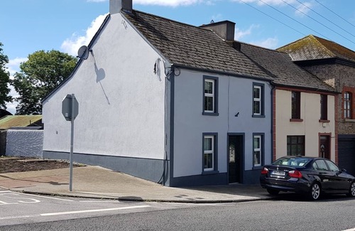 Banagher House | Cosy Townhouse on The Hill in Ireland