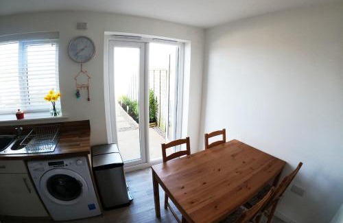 Pont Yates Apartment | Cosy townhouse near Kidwelly