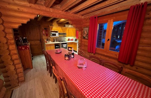 La Perriere Ski Chalet | Cosy traditional self-catered 6 bedroom log cabin chalet in Courchevel La Tania.