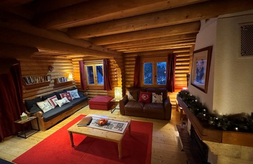 La Perriere Ski Chalet | Cosy traditional self-catered 6 bedroom log cabin chalet in Courchevel La Tania.