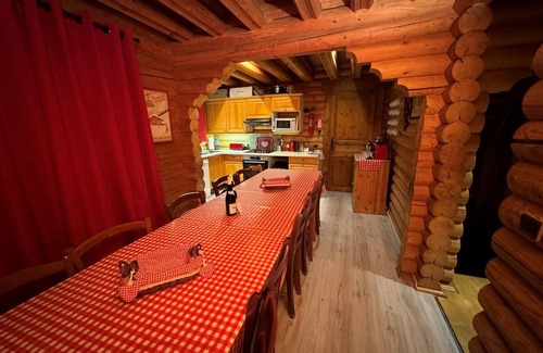 La Perriere Ski Chalet | Cosy traditional self-catered 7 bedroom log cabin chalet in Courchevel La Tania.