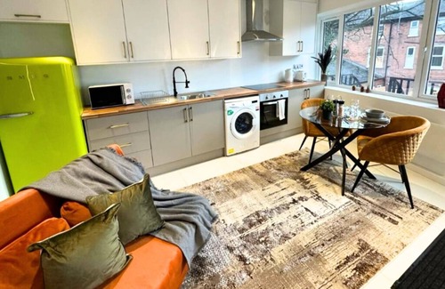 Birmingham Apartment | Cosy Twin w/Balcony and Parking near Utilita Arena, ICC HS2 JLR and NEC