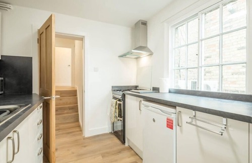 Cambridge City Centre Condo | Cosy Two Bedroom Apartment in Excellent Location