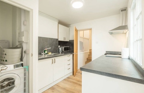 Cambridge City Centre Condo | Cosy Two Bedroom Apartment in Excellent Location
