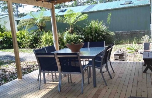 Mondayong House | Cosy two bedroom bungalow close to lake and ocean