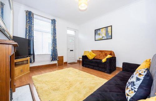 Blackburn House | Cosy Two bedroom Terrace Blackburn