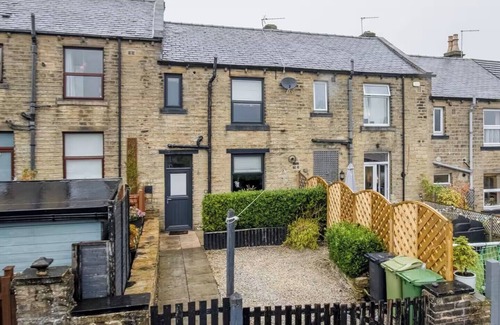 Meltham House | Cosy Walkers Retreat in Meltham Doggie Friendly
