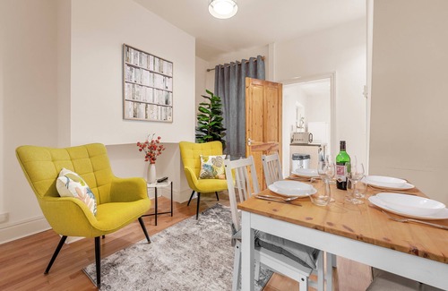 Trafford House | Cosy well-connected 3-bed house