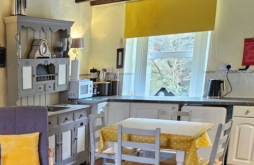 Tanygrisiau Cottage | Cosy Welsh Cottage near to Ffestiniog Railway, local beaches, walks & activities