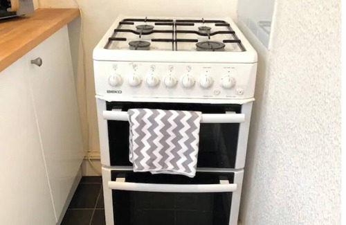 Birkenhead Apartment | Cosy Wirral home near Liverpool with Free Parking!