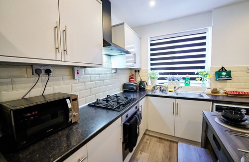 Wyken House | CosyHome | NearCityCentre | sleeps 8 | Pool Table