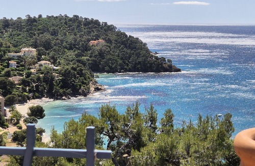 Rayol-Canadel-sur-Mer Villa | Côte d’Azur: Charming Holiday Home in Le Rayol with Breathtaking Views