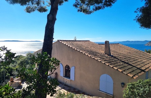 Rayol-Canadel-sur-Mer Villa | Côte d’Azur: Charming Holiday Home in Le Rayol with Breathtaking Views
