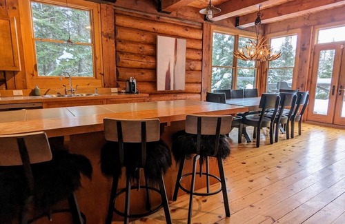 Lac Superieur Village Ski Chalet | Cote Nord Tremblant 4 beds, A/C, Spa, Pool, tennis, lake, beach, nCITQ 261424