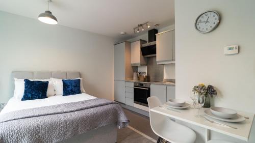 Central Milton Keynes Apartment | Cotels at The HUB Serviced Apartments, Superfast Broadband, Central Location, Free Parking