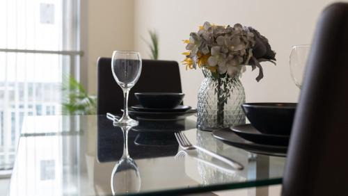 Central Milton Keynes Apartment | Cotels at The HUB Serviced Apartments, Superfast Broadband, Central Location, Free Parking