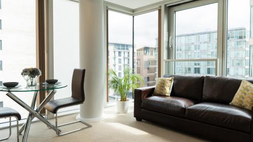 Central Milton Keynes Apartment | Cotels at The HUB Serviced Apartments, Superfast Broadband, Central Location, Free Parking