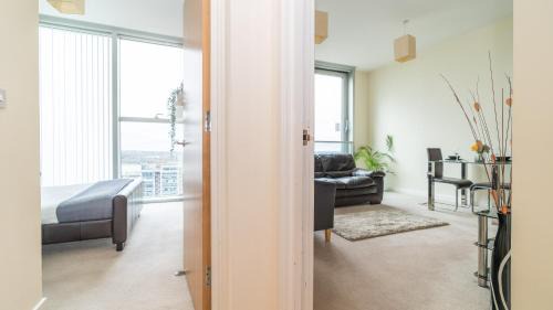 Central Milton Keynes Apartment | Cotels at The HUB Serviced Apartments, Superfast Broadband, Central Location, Free Parking