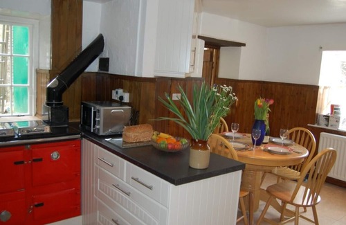 Great Rissington Cottage | COTSWOLD COTTAGE IN A QUIET VILLAGE WITH LARGE GARDEN