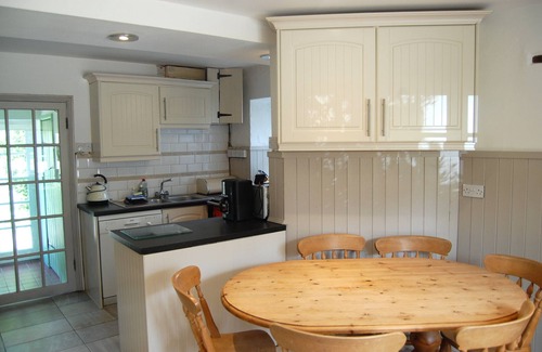 Great Rissington Cottage | COTSWOLD COTTAGE IN A QUIET VILLAGE WITH LARGE GARDEN